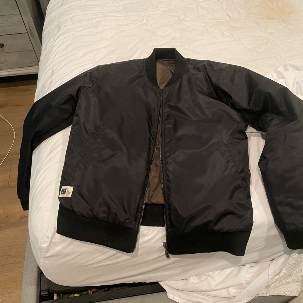 Reversible bomber jacket